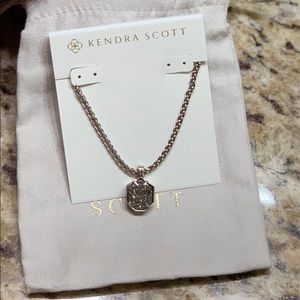 Kendra Scott Oliver necklace